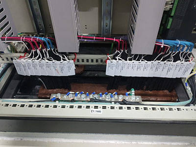 福建和特發(fā)電項(xiàng)目柜內(nèi)掛牌、封堵閃光點(diǎn)